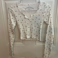 Long Sleeve White Shirt With Pink Flower Detail Throughout. Brand New, Never Worn, But The Tags Were Taken Off. Cute Long Sleeve Floral Print Tops, Cute Floral Print Tops For Fall, Coquette Thrift, Coquette Long Sleeve, Aeropostale Outfits, Long Sleeve White Shirt, Thrift Store Outfits, Easy Diy Clothes, Pink Long Sleeve Shirt