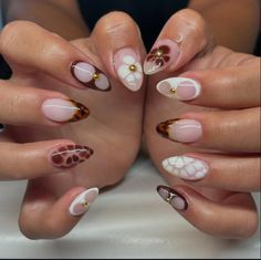 Euphoria Hair, Rich Party, Y2k Designs, Simple Nail Design, Winter Uggs, Outfit Basic, School Illustration, Nail Art Pictures