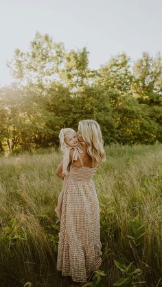 Mother Daughter Flower Field Photos, Mommy Me Photoshoot Outfits, Light Pink Dress Family Photos, Mommy And Me Simple Photoshoot, Mama And Me Pictures, Mommy And Me Photo Shoot Field, Mommy And Me Outside Photo Shoot, Mom And 1 Year Daughter Photoshoot, Outside Mommy And Me Pictures