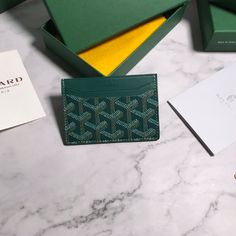 Goyard ♛ Card holder   Must-have item for daily collocation
G0YARD (Goya) was established in 1853 and has a history of more than 160 years. The fabric is made of hemp, cotton and hemp fibers, and then coated with glossy aldose. It is waterproof, strong and durable. It is popular among stars, royal families, The favor of the nobles 
Custom-made smooth leather with exclusive wallet ✅Diagonal stitching is perfect✅The inner yellow part is custom-made top layer cowhide【⚠️Non-superfiber❌Non-split le Designer Green Bags With Card Slots, Designer Green Bag With Card Slots, Luxury Green Wallets With Card Slots, Green Luxury Card Holder With Interior Slots, Green Rectangular Card Holder For Daily Use, Designer Green Wallet As Gift, Designer Green Wallets For Gift, Designer Green Wallets As Gift, Designer Green Wallet For Daily Use