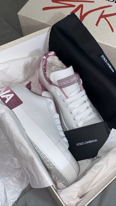 Pretty Sneakers, Dolce Gabbana Sneakers, Nike Shoes Air Force, White Nike Shoes, Shoes Heels Classy, All Nike Shoes, Heels Classy, Fresh Shoes, Fancy Shoes