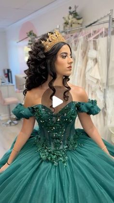 Vianney💋SWFL HAIR & MAKEUP ARTIST on Instagram: "Watch me style a quinceañera updo✨📸 Behind the scenes with one of our beautiful models from @encantoquinceboutique  Her hair was gorgeous!  📲BOOK YOUR HAIR & MAKEUP ARTIST 📲AGENDA TU CITA 💄 📲ORDER YOUR CUSTOM ROBE AND SHOES/ ORDENA TU BATA Y ZAPATOS PERSONALIZADOS Traveling MUA in SWFL #vvsmakeup#quinceañeras#quinceaños#makeupartist#swflmua#fortmyersmakeupartist#lehighacresmua#maquillajeprofesional#maquillajedequinceañera#makeupvideos#GRWM#hairupdos#peinados#hairstyles#glammakeup#vvsmakeup15años#travelingmua" Quinceanera Hairstyles For Long Hair, Sweet 15 Hairstyles, Quinceanera Hairstyles With Crown, Xv Hair, Quince Hair, Quinceanera Makeup, Your Hair, Peinados Hair Styles, Custom Robes