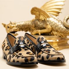 Our new addition for the mid season the Massimo loafer in leopard printed leather Inspired by the Parisian elegance and designed in Paris,  the Mon Soulier collection is a declination of classics with a twist available in many combination every season, all the shoes are made in Italy in our little factory near Milan to combine the best of the 2 worlds To view all our pumps :  https://www.etsy.com/shop/MonSoulier?section_id=18031660&ref=shopsection_leftnav_3 . Leopard woman loafer  . Perfect with Leopard Print Leather Loafers For Work, Luxury Loafers With Leather Sole And Low Heel, Fall Leopard Print Leather Loafers, Leopard Print Leather Loafers For Fall, Leopard Print Slip-on Loafers For Work, Luxury Fall Loafers With Flat Heel, Luxury Flat Heel Loafers For Fall, Fall Leopard Print Round Toe Loafers, Fall Leopard Print Loafers With Round Toe