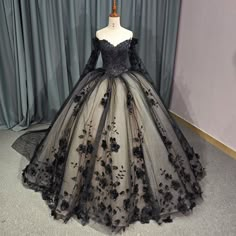 All Black Quince Dress, Quinceanera Dresses Long Sleeve, Gothic Quinceanera, Red And Black Ball Gown, Black And Gold Ball Gown, Goth Wedding Dresses, Quinceañera Dresses, Black Quinceanera Dresses