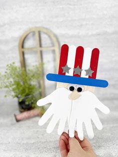 Celebrate 4th of July with this fun and festive popsicle stick Uncle Sam craft for kids! It's a super cute, quick and easy patriotic craft. Uncle Sam Craft, July Activities, Stick Crafts, Handprint Craft, Patriotic Crafts, Kid Craft, Handprint Crafts