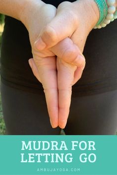 Ksepana Mudra, Yoga Digestion, Mudras Meanings, Hip Fat Loss, Hand Mudra, Digestion Yoga, Hand Yoga, Gyan Mudra