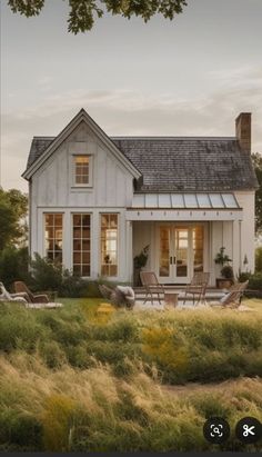 Cottage Style Architecture, Tiny Beach House Exterior, Small Farmhouse Cottage, Rancher Exterior, House On Farm, Country Cottage Exterior, Small Cute House, Small Cottage Exterior, Open Cottage