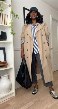 Old Money Outfits Fall, Metallic Shoes Outfit, Outfit Capsule Wardrobe, Outfit Capsule, Gray Denim Pants, Outfit Old Money, Spring Trench Coat, Spring Trench, Metallic Loafers