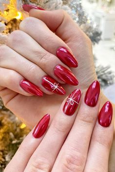 22+ Festive December Nails (Including Christmas Nails) for Your Holiday Mani December Nails, Red Christmas Nails, Christmas Nails Easy, Christmas Gel Nails, Snowflake Nails, White Nail, Festival Nails, New Year's Nails, Xmas Nails