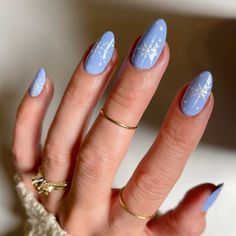 Blue snowflake nails #snowflakenails #bluenails #winternails Pale Blue Nails With Snowflakes, Snowflake Pattern Nails, Festive Nails Snowflake, Simple Snowflake Nail Art, Blue And Snowflake Nails, Minimalist Snowflake Nails, Dark Blue Winter Nails Snowflakes, Winter Nail Blue, Blue With Snowflake Nails