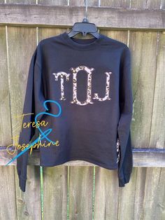 Jumbo size applique monogram on a quality sweatshirt with applique side bows.  Different monogram fonts, sweatshirt colors, fabric, and thread colors available.  Some fabric options include:  Ginghams, florals, animal prints, seersucker, and polka dots.  Applique font pictured is Dimples.  Message for alternate fabrics and sweatshirt colors that may be available, or with any questions.  I use unisex sweatshirts in Gildan, Independent Trading Co, Fruit of the Loom, and Jerzees.  Bottom band is re Embroidered School Spirit Tops For Fall, School Spirit Tops With Embroidered Graphics For Fall, College Fall Sweatshirt With Letter Patch, Black Monogram Print Tops For Fall, Fall Tops With School Spirit Letter Embroidery, Varsity Tops With Embroidered Logo For Fall, Fall Letter Patch Crew Neck Sweatshirt, Letter Patch Crew Neck Sweatshirt For Fall, Fall Crew Neck Sweatshirt With Letter Patch