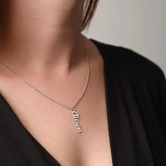 Offrez à votre être cher un collier vertical personnalisé fait juste pour lui ! Notre collier prénom vertical personnalisé est le cadeau parfait pour vos proches et deviendra un accessoire polyvalent pour toute occasion. Qu'il s'agisse d'un cadeau de vacances réconfortant, d'un anniversaire ou tout simplement parce que, ce collier unique ajoute une touche tendance à n'importe quelle tenue.





FABRIQUÉ AUX ETATS-UNIS! 

 

 Ce collier élégant présente un nom cursif suspendu à une chaîne câ Mom Definition, Gold Name Necklace, Stylish Necklace, Custom Name Necklace, Unique Necklace, Name Design, Luxury Boxes, Polished Stainless Steel, Personalized Necklace