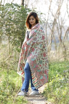 Kashmiri Suits, Pakistani Wear, Ladies Shawl, Paisley Art, Women Shawl, Pashmina Shawl, Winter Trends, Indian Fashion