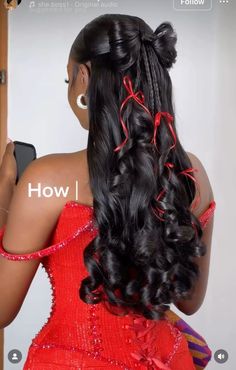 𝘧𝘰𝘭𝘭𝘰𝘸 𝘧𝘰𝘳 𝘮𝘰𝘳𝘦 𝘤𝘶𝘵𝘦 𝘱𝘪𝘯𝘴 ☁️ Graduation Hairstyle Black Women, Hairstyles For Long Hair Prom Black Women, Homecoming Hair Ideas Down, Fancy Hair Black Women, Glam Long Hairstyles, Brown Dress Hairstyle, Curly Down Hairstyles Black, Sew In Hairstyles Ideas, Pulled Back Wig Hairstyles