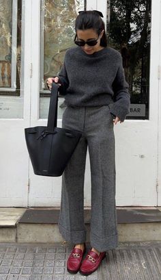 Grey Pants Outfit For Work Women, Mode Shoes, Work Fits, Girl Things, December 2023, Autumn Outfit