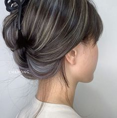 Korean hair highlights updo claw clip black brown blond hidden Color blue Korean Hair Highlights, Updo Claw Clip, Korean Hairstyle Long, Claw Clip Black, Hidden Hair Color, Korean Hair Color, Korean Hair, Highlights Brown Hair, Long Wigs