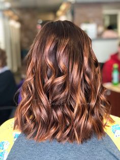 Copper Hair With Shadow Root, Balayage Fall Hair, Grey Hair Highlights, Chestnut Balayage, Shadow Roots Hair, Balayage Fall, Shadow Roots, Ginger Roots, Light Brown Highlights