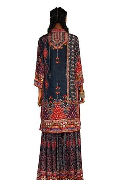 Charcoal grey kurta with floral geometric print in silk base. - Aza Fashions Grey Kurta, Rajdeep Ranawat, Kurta Women, Print And Embroidery, Floral Geometric, Straight Kurta, Gray Silk, Band Collar, Grey Floral