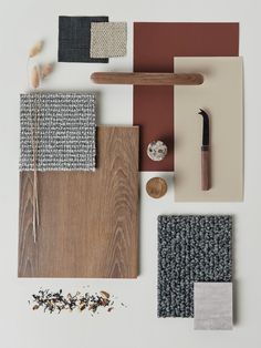 various materials are arranged on top of each other, including wood, fabric and paper