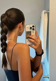 Rambut Brunette, Slicked Back Hair, Foto Tips, Hairstyles For School