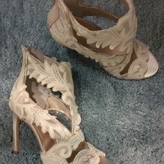 Imagine Vince Camuto Womens Im-Randal Dress Sandal-Size 5.5 High Heel Lace Embroidered Sandal With Airy Cutouts. Ivory Vintage. New In Box Never Worn. Back Zip 4.5 Inch Heel Lace High Heel Sandals For Summer, Summer Lace Open Toe Heels, Spring Ankle Strap Lace Sandals, Lace Ankle Strap Sandals For Spring, Spring Lace Ankle Strap Sandals, Spring Party Sandals With Lace, Spring Party Lace Sandals, White Lace Heels For Summer, Beige Embellished Sandals For Party