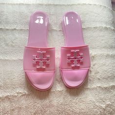 Petunia Eleanor Jelly Slide Never Worn Comes With Box Final Sale Jelly Slides, Tory Burch Shoes, Baby Bear, Fashion Fits, Pretty Shoes, Dream Shoes, Jelly, Cute Shoes, Tory Burch