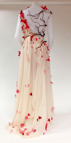 agameofclothes: “ A Weirwood wedding gown, for those who still believe in the Old Gods “Persephone” by Lyrota ” Fairy Costume For Girl, Nature Dress, Fairy Dress, Moda Vintage, Girl Costumes, Fancy Dresses