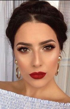 Makeup For Burgundy Dress, Eye Makeup Red Dress, Makeup Bibir, Bridal Makeup Red Lips, Red Lipstick Makeup Looks, Makeup Cantik, Wedding Eye Makeup, Red Lipstick Makeup, Red Dress Makeup