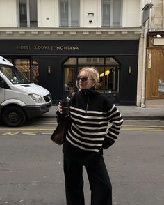 Chunky Pullover Sweater, Inspo Fits, Early Fall Outfits, Striped Knitted Sweater, Feeling Pretty, Sweater Outfit, Copenhagen Fashion Week, Zippered Sweater, Inspo Outfit