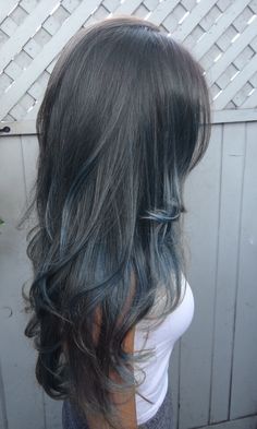 Grey blue in black. Looks so dreamy and beautiful Sanggul Modern, Rambut Brunette, Brown Hair Inspo, Bohol, Long Wavy Hair, Long Hair Girl, Brunette Hair, Gorgeous Hair, Hair Highlights