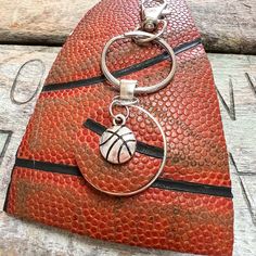 an orange and black purse with a basketball keychain hanging from it's side