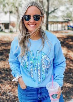 “It's always summer somewhere!” ☀️-Lilly Pulitzer Trendy Blue Sweatshirt For Summer, Trendy Blue Summer Sweatshirt, Fun Long Sleeve Tops For Vacation, Casual Blue T-shirt For Leisure, Blue Crew Neck Sweatshirt For Summer, Blue Relaxed Fit Pre-shrunk Sweatshirt, Relaxed Fit Blue Pre-shrunk Sweatshirt, Leisure Blue Cotton Sweatshirt, Blue Cotton Sweatshirt For Leisure