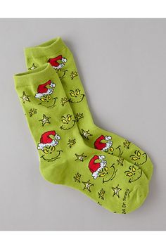 Made from a soft cotton blend/Ribbed cuff/Allover Grinch pattern Grinch Room, Grinch Socks, Grinch Pattern, Ugly Christmas Socks, Grinch Gifts, Fabric Outfits, Winter Holiday Outfits, Grinch Stuff, Burr Basket