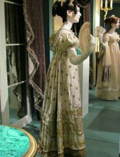 'Angeline' Court dress 1810. Napoleon and the Empire of Fashion 1790s Dress, Jane Austen Fashion, Book About Love, Neo Classicism, 1790s Fashion, Regency Ball, Empire Fashion, Chiffon Wedding Dress Beach, Backless Bridesmaid Dress