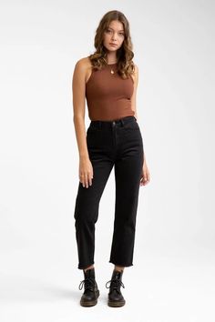 Outfit Black Jeans, Birkenstock Boston Outfit, Straight Leg Cropped Jeans, Autumn Wardrobe, Mode Inspiration, Swimsuit Tops, Winter Style, Easy Wear, Cropped Jeans