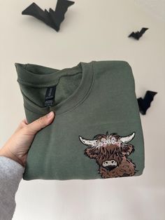 Made to order Highland cow embroidered crewneck sweatshirt! Left chest pocket placement Sweatshirts are Jerzees or Gildan brand and UNISEX sizing. Size up for an oversized fit! **Machine wash COLD and hang dry to extend embroidery life** Sweatshirts are made to order so processing time is 3-7 business days. Please message me if you need your order sooner, and I will do everything I can to get it to you ASAP! Message me for any custom orders! Casual Embroidered Sweatshirt For Fall, Cotton Crew Neck Sweatshirt With Embroidered Patch, Fall Cotton Sweatshirt With Embroidered Patch, Winter Embroidered Patch Crew Neck Sweatshirt, Winter Crew Neck Sweatshirt With Embroidered Patch, Highland Cow With Flower Crown, Cow With Flower Crown, Pocket Placement, Cow Shirt