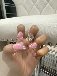 Simple Bling Nails, Pretty Nail Ideas Acrylic, Calm Nails, Pretty Nail Ideas, Jamaica Nails, Nail Ideas Acrylic, Punk Nails, Hard Nails, Gel Nails Diy