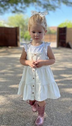 Girls Easter Dresses, The Perfect Girl, Easter Girl, Easter Outfit, Easter Dress, Trends 2024, Shine On, Little Dresses, Trending Dresses