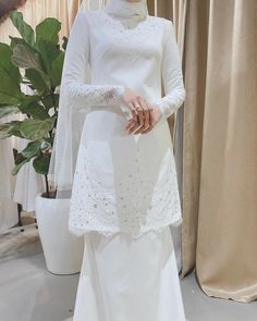 Adat Malaysia Wedding, Wedding Dress Malaysia Hijab, Baju Kahwin Muslimah, Melayu Wedding Dress, Aesthetic Wedding Venues, Melayu Wedding, Wedding Hijab Styles