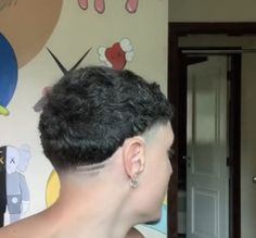 Haircut Designs For Men, Fade Haircut Designs, Mens Hairstyles Curly, Beard Cuts, Curly Hair Fade, Mens Hair Colour, Tapered Haircut