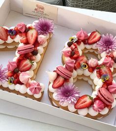 the number 50 is made out of cookies and decorated with strawberries, flowers and leaves