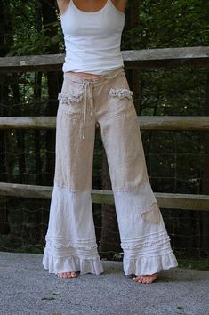 Chic Jeans Outfit, Boho Pants Outfit, Shabby Chic Clothes, Ladies Pants, Chic Jeans, Chic Pants, Clothes Men, Boho Pants, Pants Style