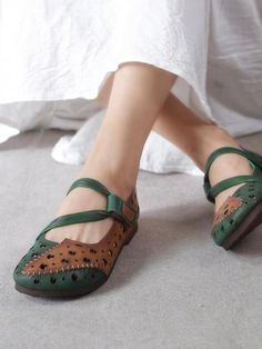 Fabric: Cowhide Overview: (1)Soft Rubble Sole (2)Pigskin Insole Detail In Tile Measurement Size: 35,36,37,38,39,40 Heels:1.5cm #leather #cowhide #sandals #momshoes Summer Mary Jane Flats With Round Toe, Summer Slip-on Mary Jane Flats, Summer Closed Toe Mary Jane Flats, Summer Mary Jane Flats With Rubber Sole, Summer Mary Jane Flats With Buckle Closure, Casual Flats With Heel Strap And Round Toe, Retro Leather Sandals With Flat Heel, Green Leather Sole Flats For Summer, Green Leather-sole Flats For Summer