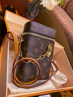 Rep 1:1 Size: 10.5 x 17 x 5 cm / 4.2 x 6.8 x 2 inchesThe items will come with branded boxes and dust bags. Lv Art, Fashion Mark, Ballerina Costume, Phone Box, Blue Toile, Compact Bag, Hot Bags, Small Messenger Bag, Trunk Bag