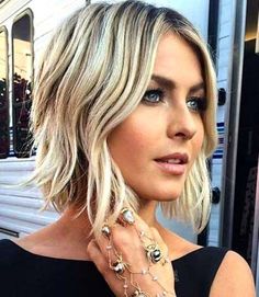 Chic short blonde wavy bob haircut for female Short Medium Length Hair, Wavy Bob Haircuts, Wavy Bob Hairstyles, Hair Styles 2014, Haircuts For Wavy Hair, Trendy Short Haircuts, Ombre Hair Color, Short Hair Styles Easy