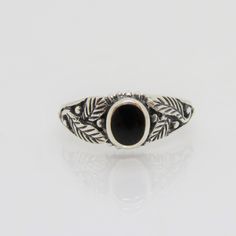 Vintage Sterling Silver Black Onyx Leaf Ring ...Marked 925...Total of weights 3.0grams...Sze 9...Measure of Face 8.4MM...It's in very good condition. Onyx Jewelry, Leaf Ring, Onyx Ring, Sterling Silber, Black Onyx, Vintage Sterling Silver, Band Rings, Onyx, Jewelry Rings