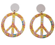 All of our earrings are nickel free. The backs are made of stainless steel and coated in 18kt gold.2.75 inches tall2 inches wideGet all the peace and love vibes you need with these happy hippie peace sign earrings! 60s Peace, Paz Hippie, Flower Power Hippie, Radiate Positive Vibes, Peace Earrings, Retro Roller Skates, Hippie Peace, Happy Hippie, Groovy Retro