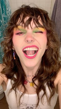 Remi Wolf Makeup, Creative Everyday Makeup, Funky Eyeshadow Looks, Colorful Grunge Makeup, Artistry Makeup Looks, Whimsy Makeup, Funky Makeup Looks, Fun Makeup Ideas, Maximalist Makeup