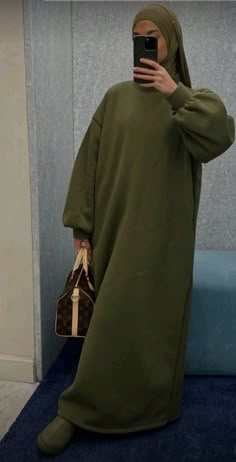 Jummah Outfit, Abaya Streetwear, Modest Casual Outfits, Hijabi Outfit, Trend Outfit, Hijab Fashionista, Modern Hijab Fashion, Modest Fashion Hijab, Girl Fashion Style