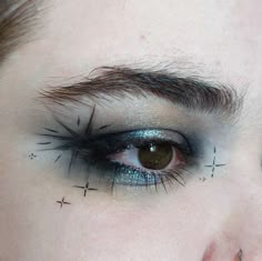 Liner Eyeshadow, Black Makeup Looks, Eye Graphic, Funky Makeup, Vampire Bride, Mekap Mata, Swag Makeup, Star Makeup, Smink Inspiration